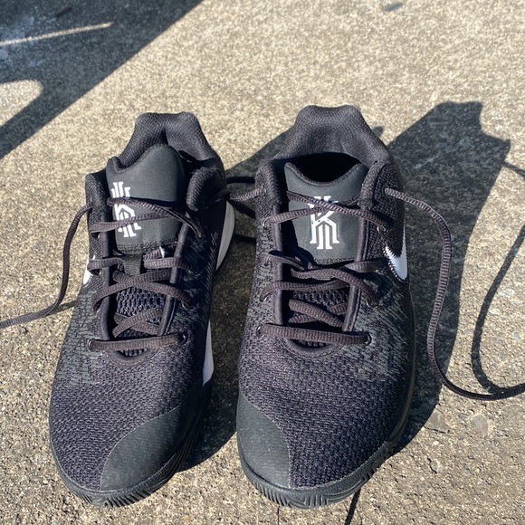 Nike Kyrie Basketball Sneakers - Picture 2 of 10